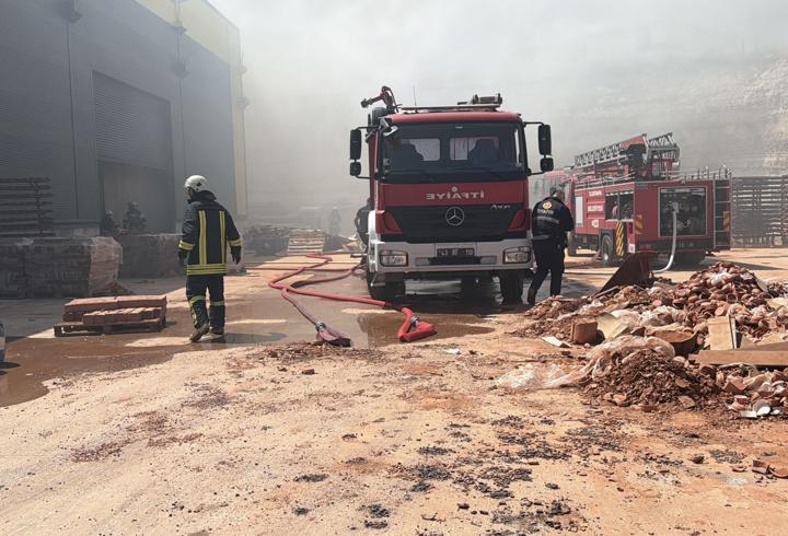 Kütahya’da çömlek üretim fabrikasında yangın