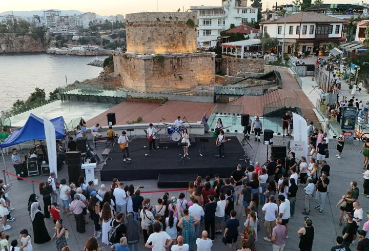 Hıdırlık Kulesi'nin tarihi atmosferinde konser