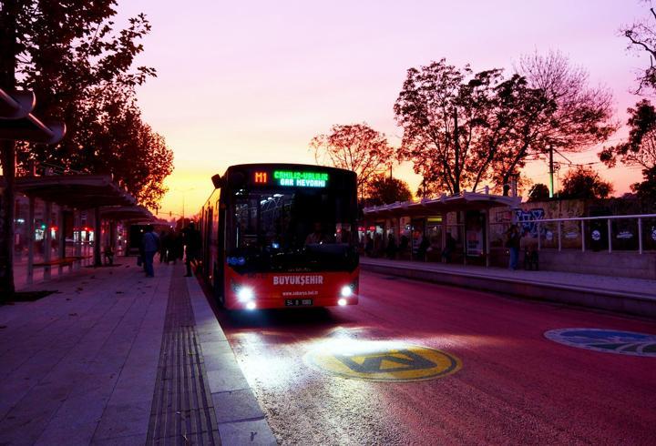 Sakarya’da metrobüs 1 yaşında: 3 milyon 650 bin yolcu taşıdı