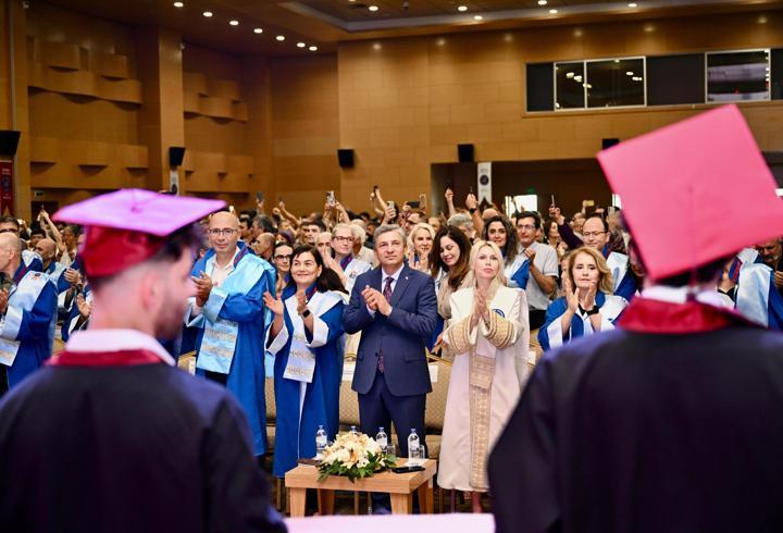Akdeniz Üniversitesi Tıp Fakültesi’nde mezuniyet heyecanı