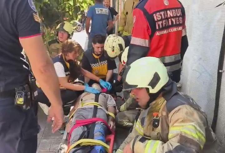 SON DAKİKA... Kadıköy'de yıkımı yapılan binada kısmi çökme: Mahsur kalan işçiler kurtarıldı