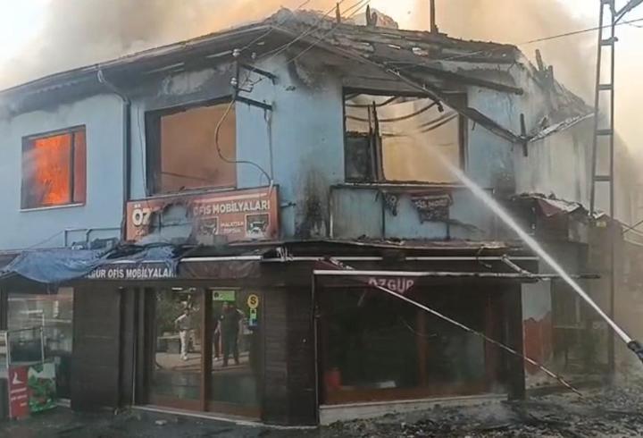 Bursa'da tarihi çarşıda yangın