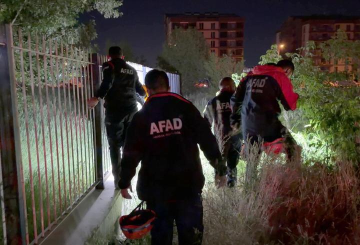 Arazide ağlayan çocuk ihbarı ekipleri harekete geçirdi