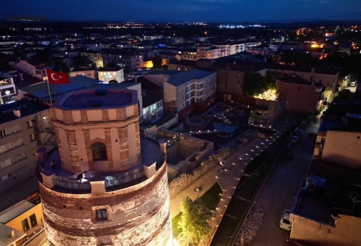 Bakan Ersoy paylaştı! Edirne'nin tarihi saat kulesi yeniden ziyarete açıldı