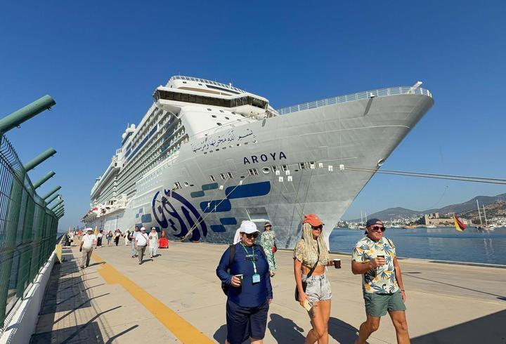 Kruvaziyerle Bodrum'da 2 bin 671 turist geldi