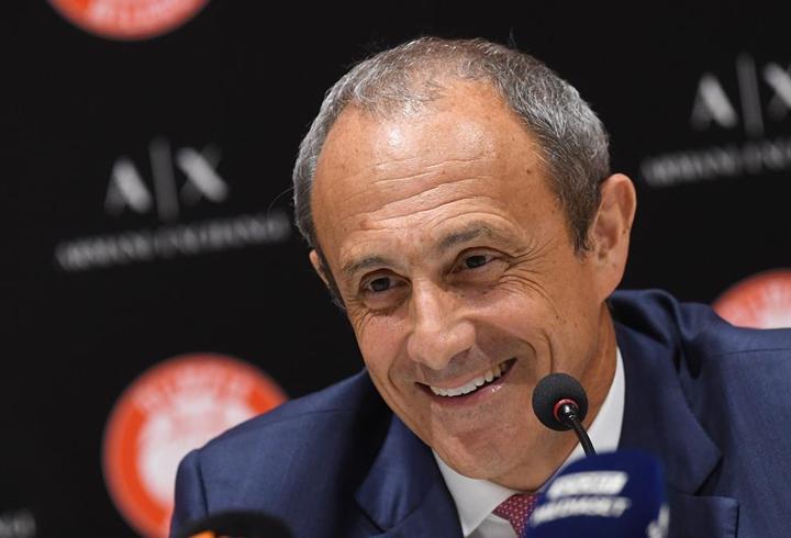 UEFA, kadro maliyet kuralının ihlali sebebiyle Fenerbahçe'ye para cezası verdi.1