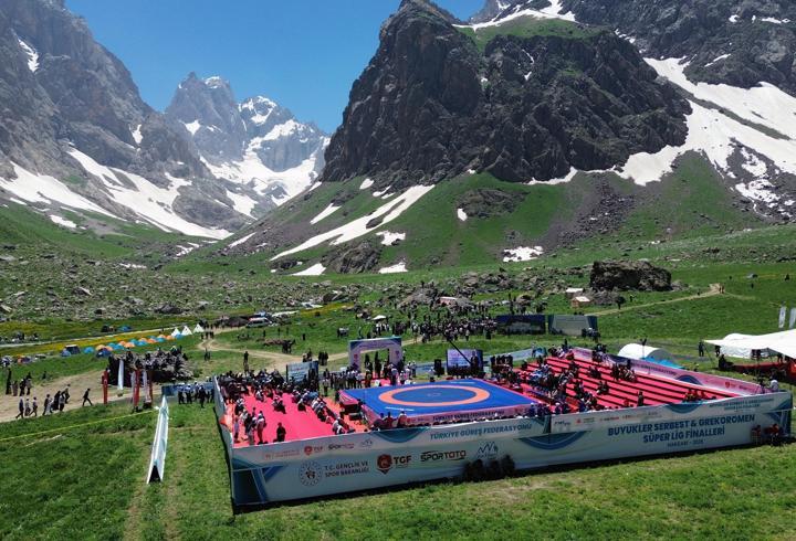 Cilo Dağı'nda 3 bin rakımda güreş finalleri