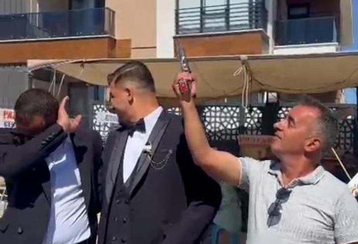 Muhtar, düğünde havaya ateş açmak isterken davetliyi yaraladı