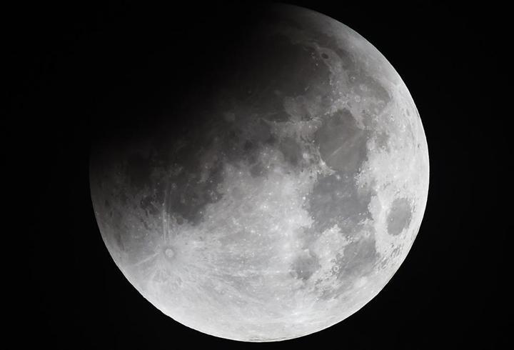 NASA'dan 600 milyon dolarlık imza! Hedef: Ay