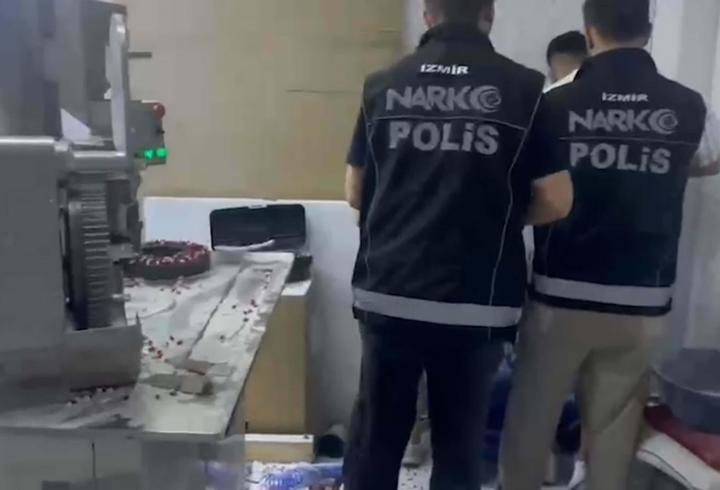 İzmir'de uyuşturucu imalathanesine dönüştürülen depoya operasyon
