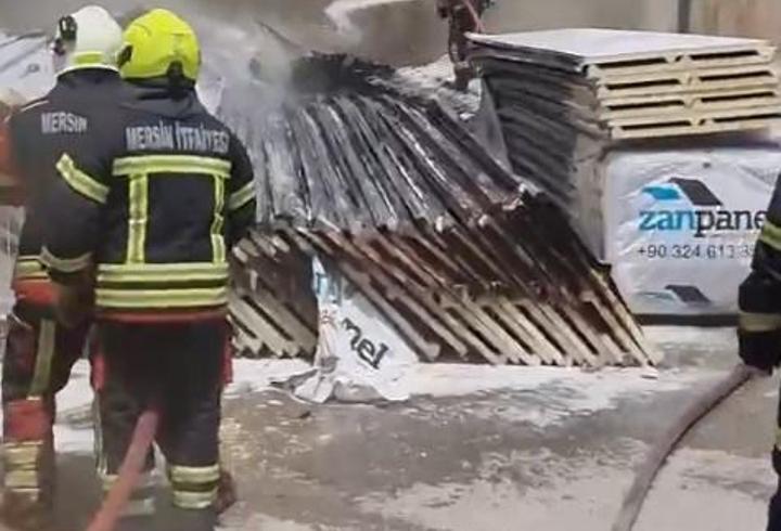 Tarsus'ta sanayi sitesinde depo yangını