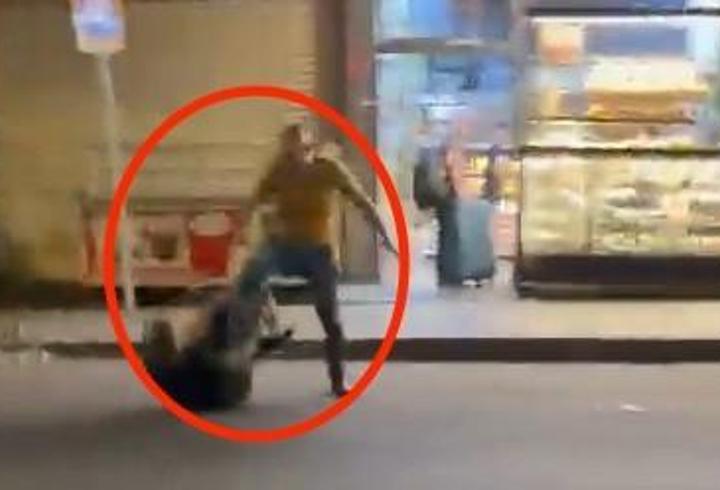 Taksicilerin durak anlaşmazlığı kavgası kamerada