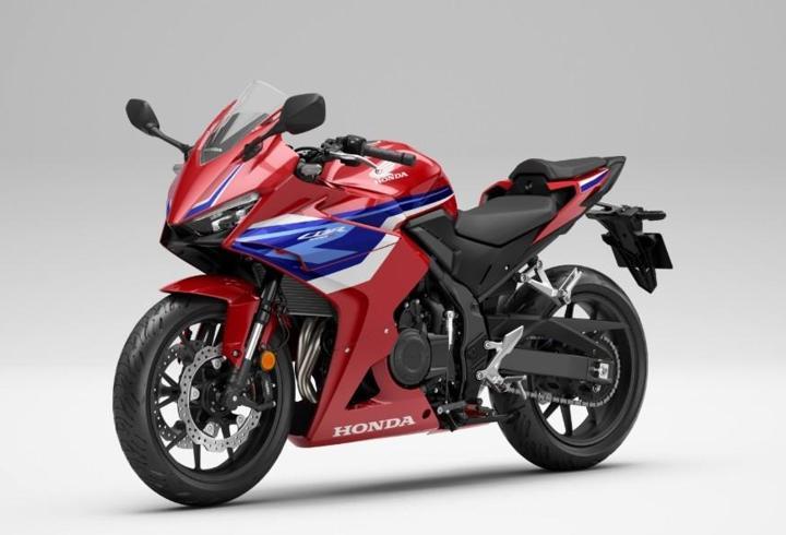 Honda CBR500R, E-Clutch teknolojisi ile yollarda