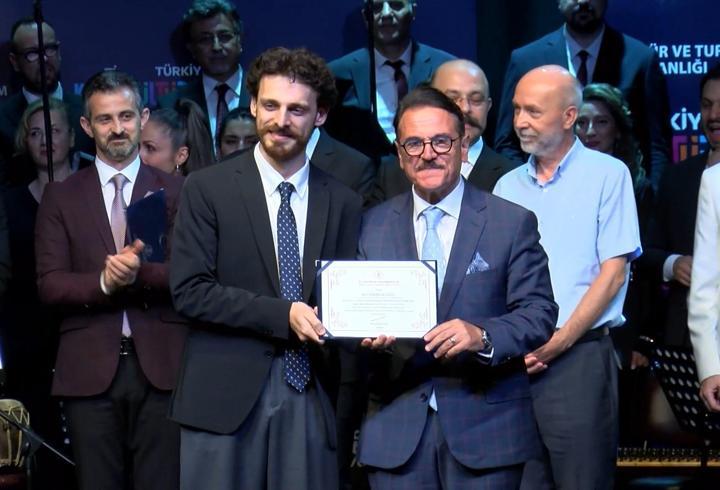 Bursa'nın fethinin 700'üncü yılı beste yarışmasında ödüller sahiplerini buldu