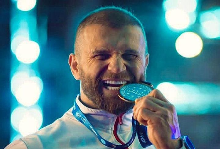 Milli sporcu hiç maç yapmadan Türkiye şampiyonu oldu