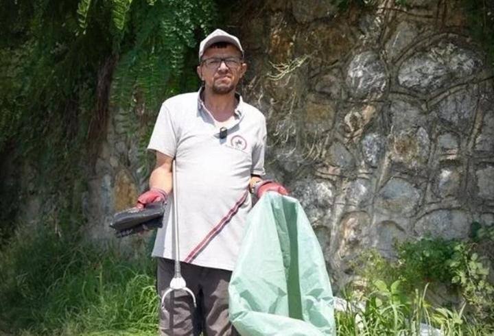 İNSANLIK ÖLMEMİŞ DEDİRTEN HAREKET! Çöp toplarken servet buldu! 3,5 milyon liralık altını polise teslim etti