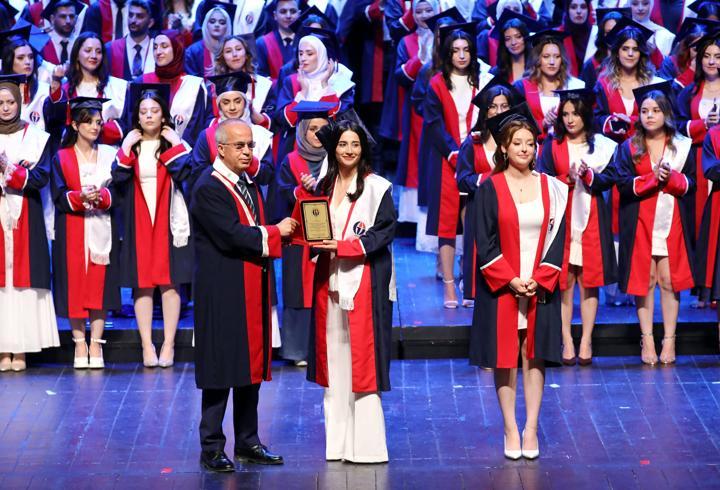 Gaziantep Üniversitesi'nde 200 genç doktor mezun oldu