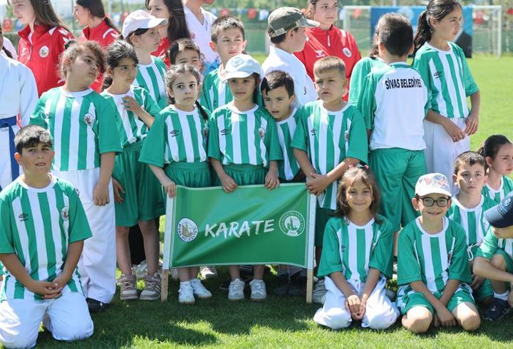 Sivas Belediyesi'nin yaz okulları açıldı