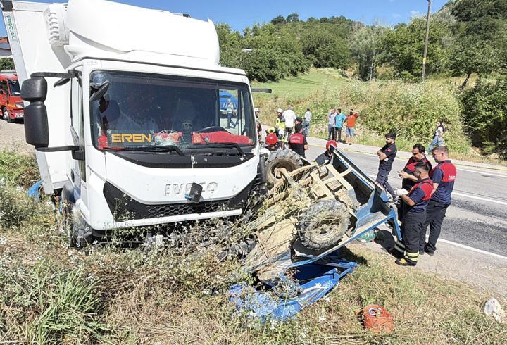 Kamyonla çarpışan patpatın sürücüsü öldü