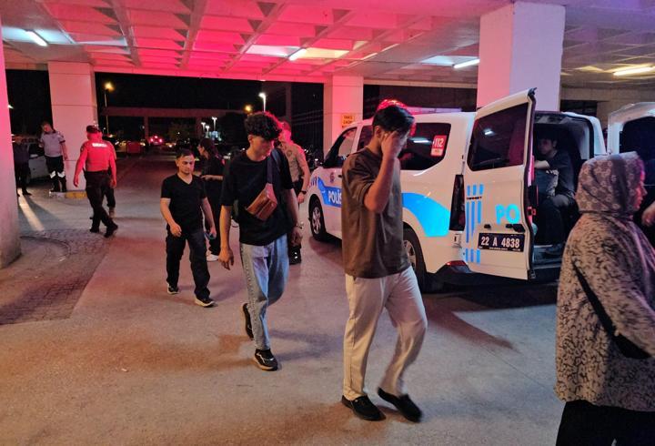 Edirne'de durdurulan minibüste 24 kaçak göçmen ele geçirildi