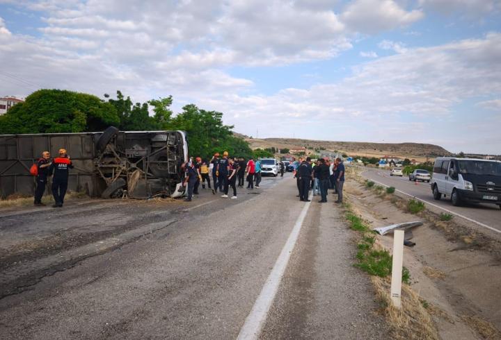 Kırıkkale'de otobüs devrildi: 1 ölü 40 yaralı