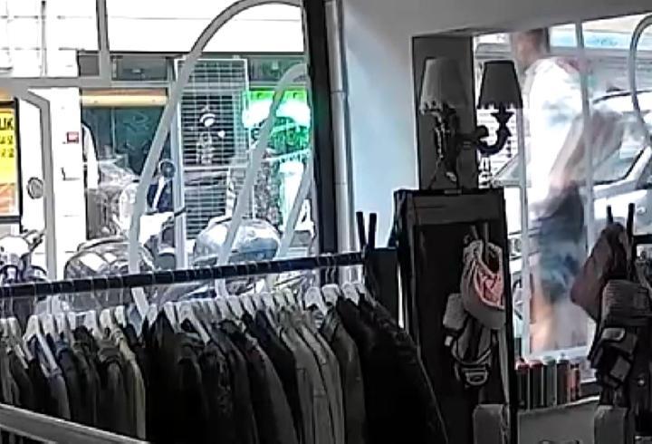 Beyoğlu’nda antika bisikleti çalan şüpheli kamerada