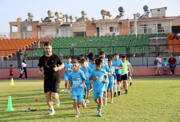 Toroslar’da futbol okulu kapılarını açtı