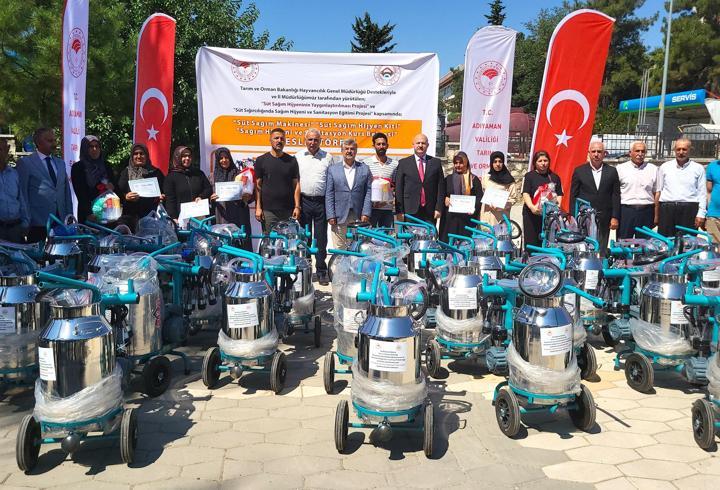 Adıyaman'da üreticilere süt sağım makinesi ve hijyen kiti desteği