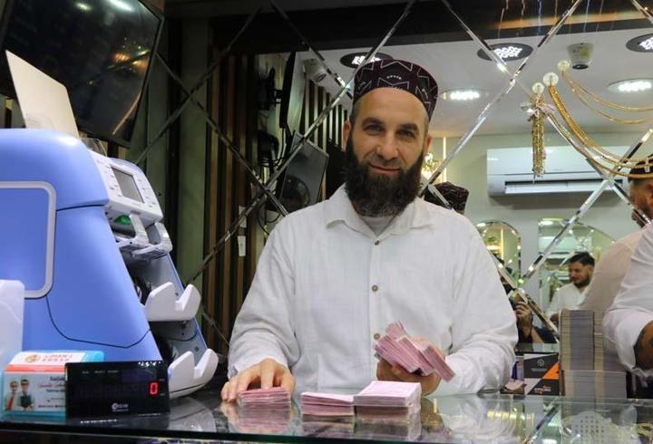 Çöpe atılan 400 bin lirayı, 15 ton atığın içinde aradı: Deste deste para mahallesinden çıktı!