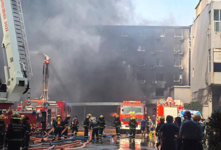 Çin’in “ayakkabı başkentinde” fabrika yangını: Can kayıpları var