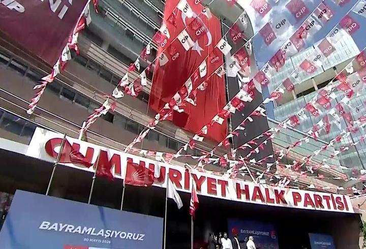Son dakika haberine göre; Kremlin Türkiye'nin Rus yapımı füze sistemini üçüncü bir ülkeye yeniden satmasına izin verilmesi konusunda görüşmeler yapıldığını açıkladı. 9