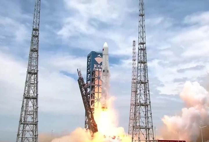 Çin, ABD'nin SpaceX'ine rakip! Roket ağ ile yakalandı