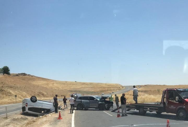 Cip ile hafif ticari araç çarpıştı; 1'i ağır, 9 yaralı