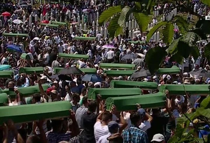Srebrenitsa soykırımının 31. yıl dönümü: Kimliği yeni tespit edilen 10 kurban daha defnedildi