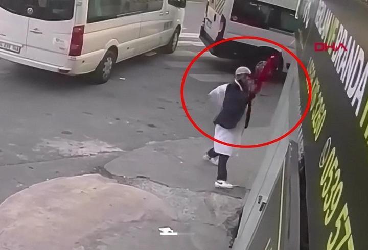 Türk bayrağına çirkin saldırı! 11 ayrı suç kaydı daha bulunan şüpheli yakalandı