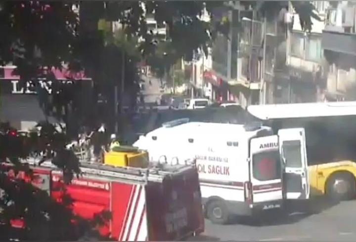 İETT otobüsü ambulansla çarpıştı: Yaralılar var