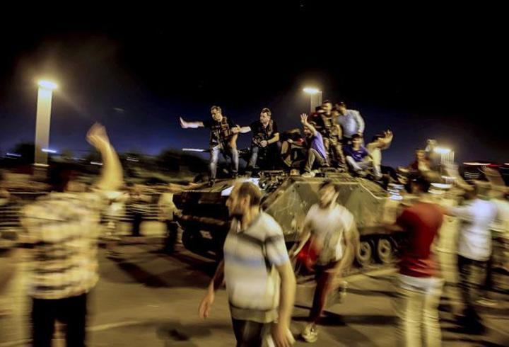 6 maddede 15 Temmuz hain darbe girişimi! "One minute ile başladı"