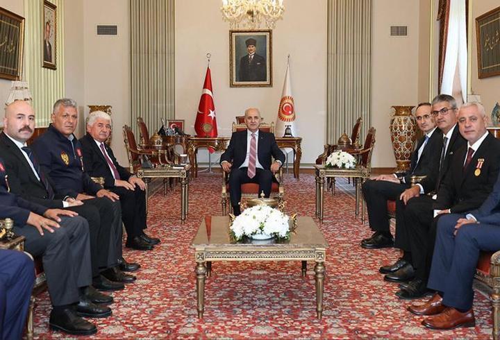 TBMM'de, FETÖ'nün hain darbe girişiminin 10'uncu yılı dolayısıyla 15 Temmuz Demokrasi ve Milli Birlik Günü'nde anma programı gerçekleştiriliyor. Cumhurbaşkanı Recep Tayyip Erdoğan törene katılıyor.1