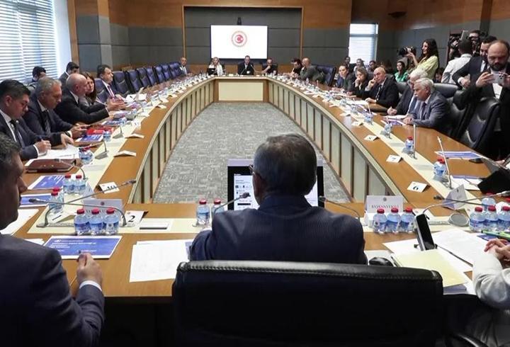 Ahbap dosyasında itirafların ardı arkası kesilmiyor. Şüpheli Sevda Kurt, Haluk Levent’in "Türkiye’nin en güvenilir insanı" unvanını kullanarak kendisini nasıl 90 milyon TL dolandırdığını anlattı:

1