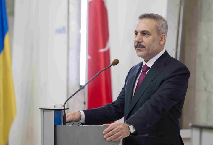 Japonya, olası bir büyük deprem ya da afet senaryosuna karşı devlet yönetimini güvence altına almaya hazırlanıyor. Tokyo'nun herhangi bir nedenle yönetim merkezi olarak işlevini yerine getirememesi durumunda devreye girecek "yedek başkent" planı, parlamentonun alt kanadından geçti.1
