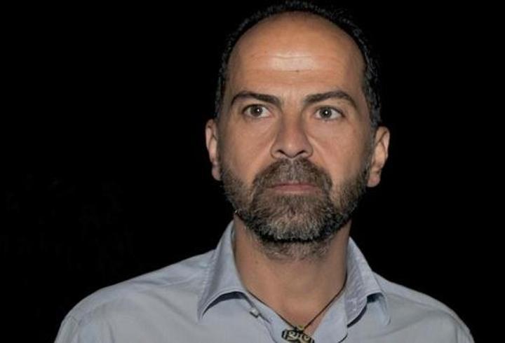 Başkent Ankara'da etkisini hissettiren sıcak hava, kentin en yoğun noktalarında günlük yaşamı yavaşlattı. Öğle saatlerinde termometrelerin 30 dereceyi göstermesiyle birlikte vatandaşlar güneşten korunmak için farklı yöntemlere başvurdu.5