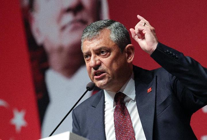 Özgür Özel'den yeni parti sinyali: Ya partimizi geri alacağız ya yeni bir yol açacağız