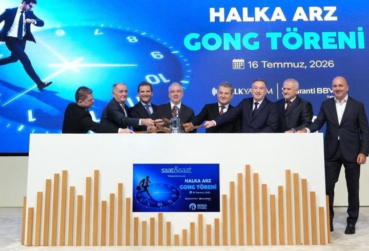Şans Topu sonuç sorgulama linki araştırılıyor. Çarşamba ve pazar akşamları gerçekleştirilen Şans Topu çekilişinin sonuçları için geri sayım başladı. Şans Topu çekilişi akşam 20.00'da başlayacak. Sonuçlar ise 15 dakika içerisinde belli olacak. Büyük ikramiye hayaliyle kupon dolduran vatandaşlar, Şans Topu sonuçlarını araştırmaya başladı. Peki 19 Temmuz Şans Topu sonuçları ne zaman açıklanacak? Şans Topu sonuçları nereden ve nasıl sorgulanır? Detaylar haberimizde...1