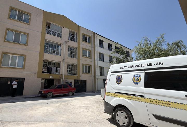 3’üncü kattan düşen 3 yaşındaki çocuk ağır yaralandı