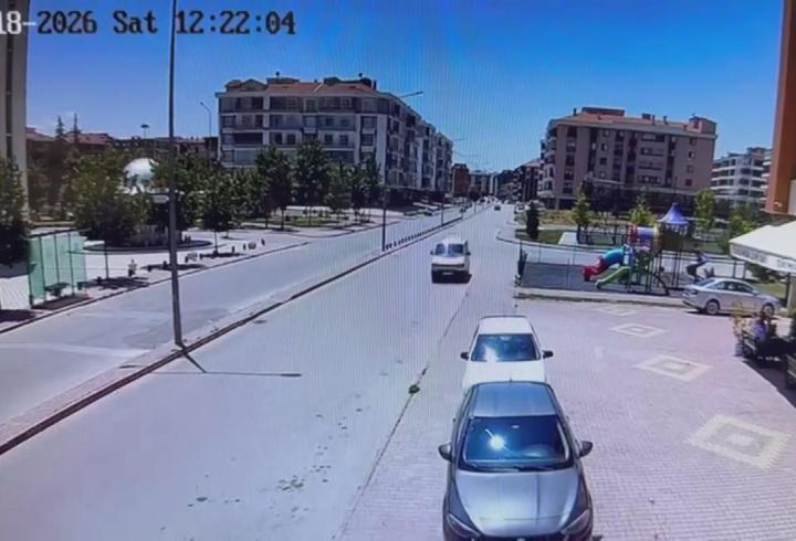 Minibüsüyle ters yönde ilerledi, o anlar kamerada