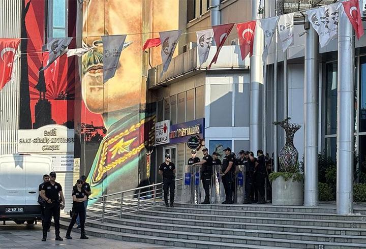 Son dakika: İzmit Belediye Başkanı ile eşi gözaltına alındı