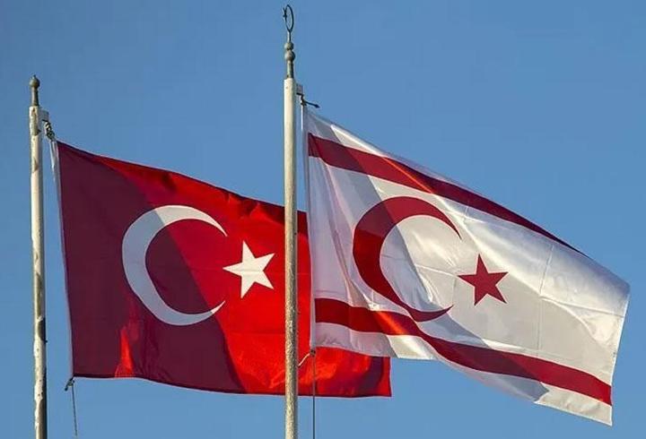 İstanbul Fatih'te bir kuyumcuya ait depodan piyasa değeri yaklaşık 170 milyon lira olan 51 kilogram 482 gram eritilmiş altın çalındı. Kimlikleri tespit edilen 2 kişi kıskıvrak yakalandı. Emel Telli'nin haberi.1