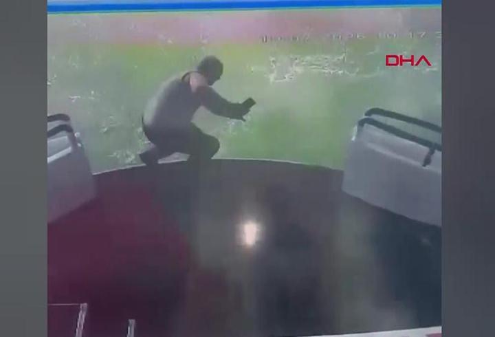 Gemi personeli denize işte böyle düştü