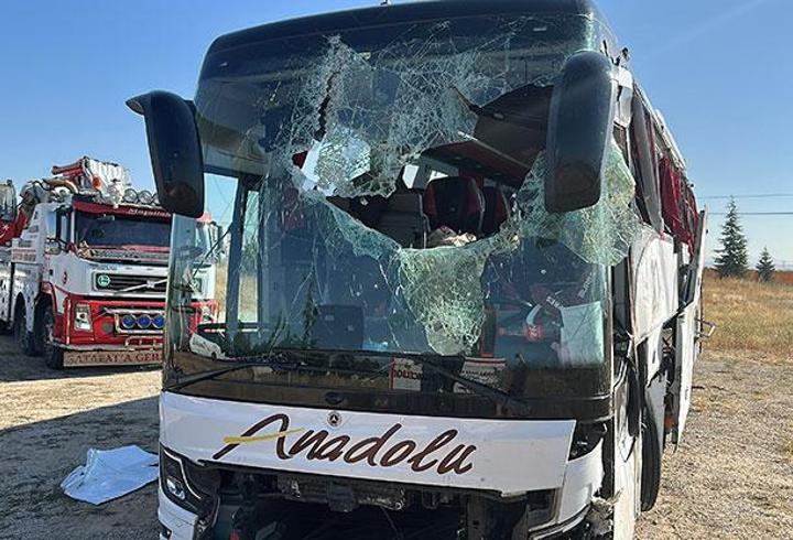 Kütahya'da yolcu otobüsü devrildi; 31 yaralı
