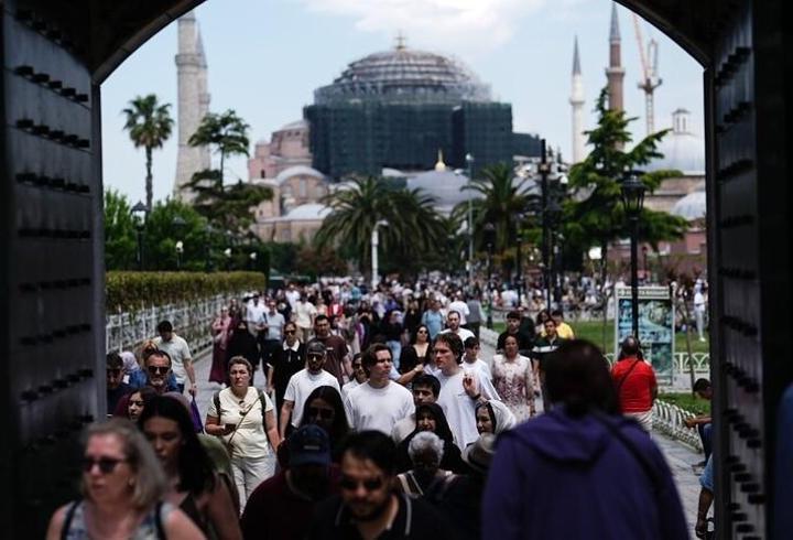 Yerli turistlerin seyahat harcaması 102,3 milyar lirayı aştı! İlk sırada yakın ziyaretleri yer aldı